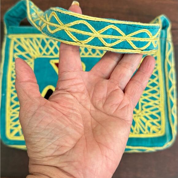 Embroidered Floral Cotton Shoulder Bag - Picture 12 of 12